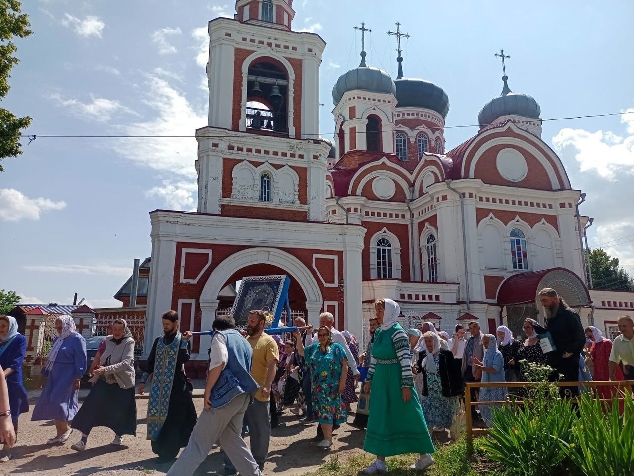 Крестный ход с Владимирской иконой Богородицы в Козьмодемьянске