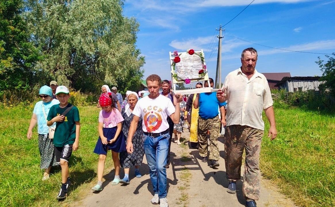 По окрестностям села Микряково прошел миссионерский крестный ход с иконой святителя Николая Чудотворца