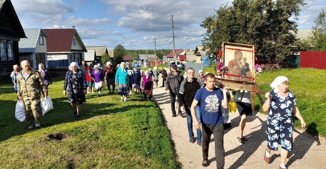 🆕 По окрестностям села Пертнуры прошел миссионерский крестный ход